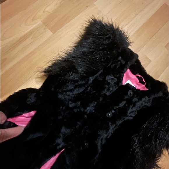BRAND NEW black faux fur vest ๐ค - Picture 9 of 9